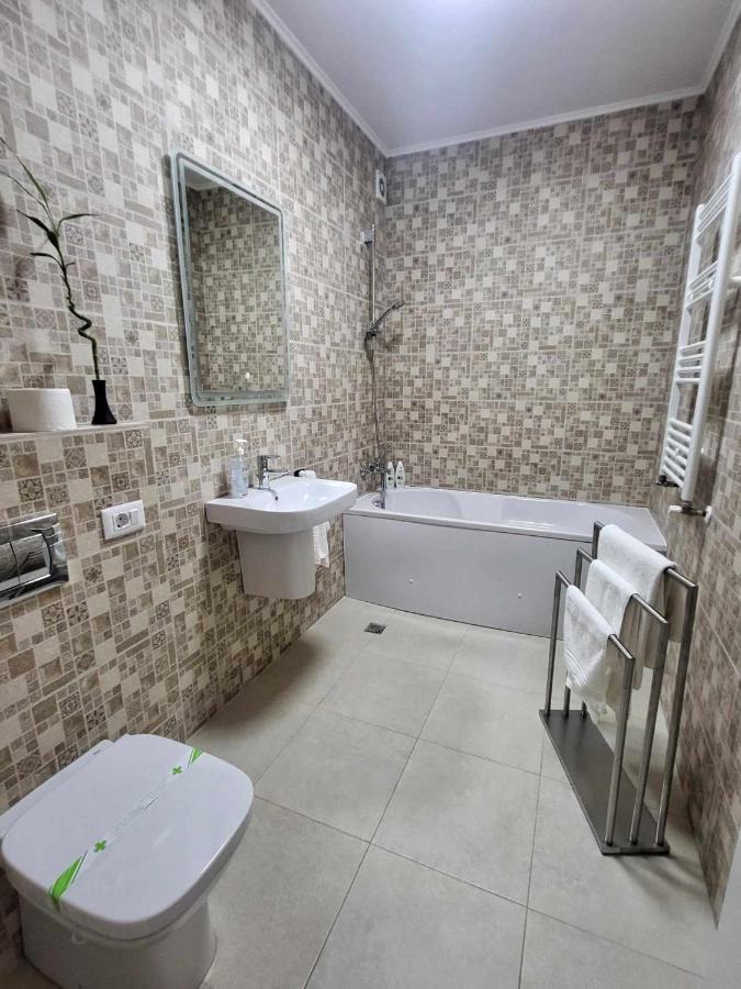Sika Sunny Garden Apartment Arad Buitenkant foto