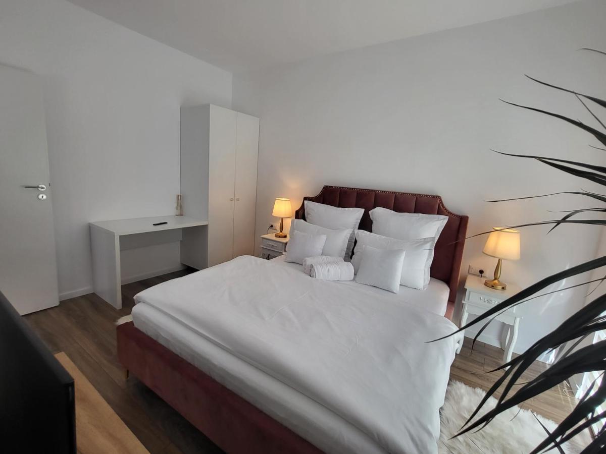 Sika Sunny Garden Apartment Arad Buitenkant foto